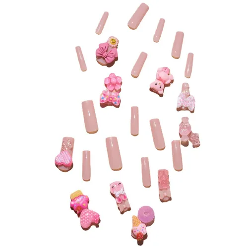 Vista 5 de Uñas postizas largas a presión cuadradas con dijes, uñas acrílicas color rosa nude, lindos diseños de dijes de oso de corazón, uñas con pegamento