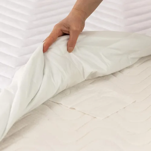 Vista 4 de Kingnex Protector de colchón acolchado impermeable para litera de RV de 30 x 75 para cama individual estrecha, estilo de sábana ajustada