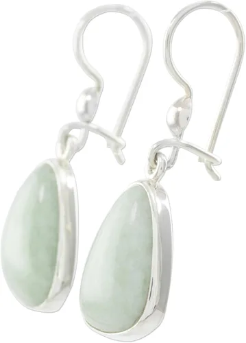 Vista 4 de NOVICA Aretes colgantes de jade hechos a mano artesanales de plata de ley, verde manzana, salvia del desierto de Guatemala, modernos 1.5 pulgadas