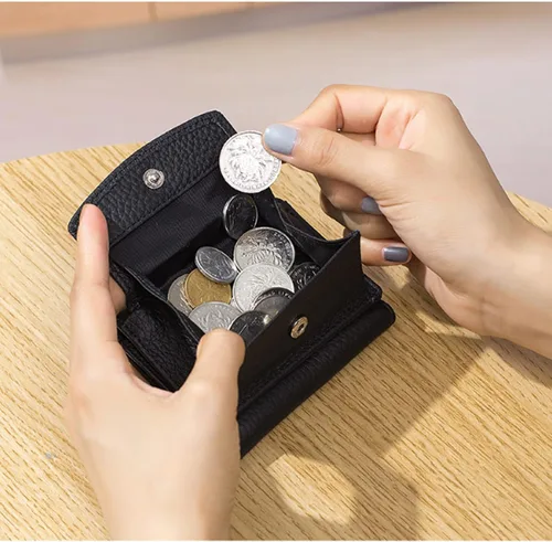 Vista 5 de IOTKIT 2023 Nuevo organizador de tarjetas de cuero genuino con bloqueo RFID, mini billetera, plegable, delgada y compacta