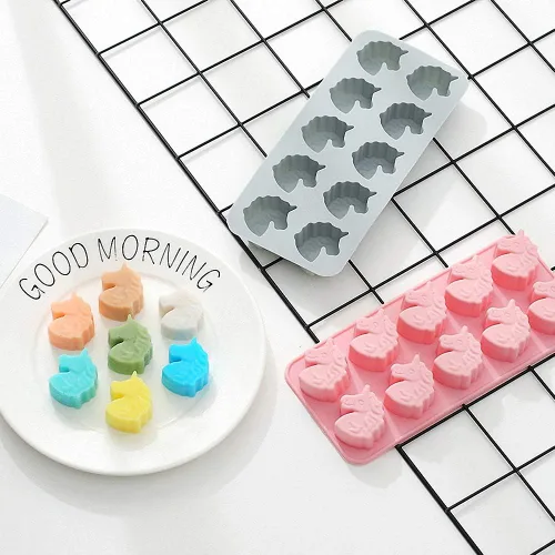 Vista 4 de MoldFun Juego de 2 moldes de silicona con cabeza de unicornio para hacer chocolate duro, gelatina, gelatina, pequeñas bombas de baño para hornear