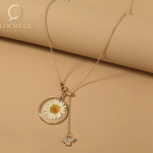 Vista 5 de Locrccl Collar de margarita grande con colgante de abeja de margarita doble apilada, diseño de margarita redonda, collar de margaritas irregulares
