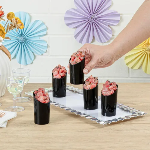 Vista 5 de Restaurantware Vasos de chupito de 3 onzas, 20 tazas redondas inclinadas, con acabado negro, vasos de chupito de plástico desechables para servir