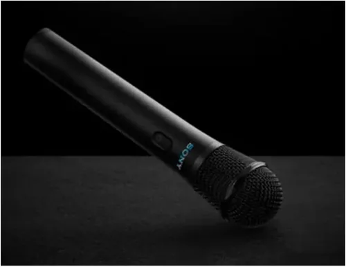 Vista 5 de Sony ULT MIC Micrófono Inalámbrico para Karaoke con Batería de 20 Horas, Incluye Dos Micrófonos Inalámbricos y Receptor (UOULTMIC1) 2 Wireless