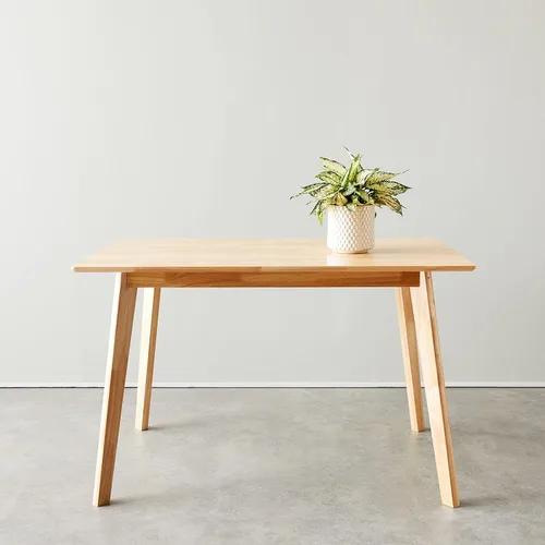 Vista 2 de Amazon Basics Mesa de comedor rectangular de madera maciza con certificación FSC, fácil de montar, 29.5 pulgadas de profundidad x 47.2 pulgadas