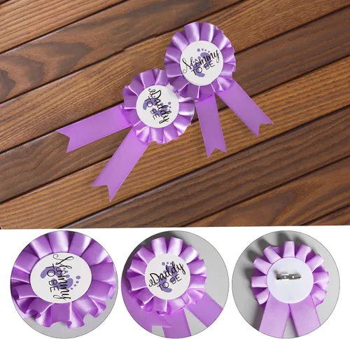 Vista 4 de CoolerthingsDG, 2 pines de placa de hojalata para mamá y papá, 2 pines de botón de revelación de género morado para baby shower, fiesta