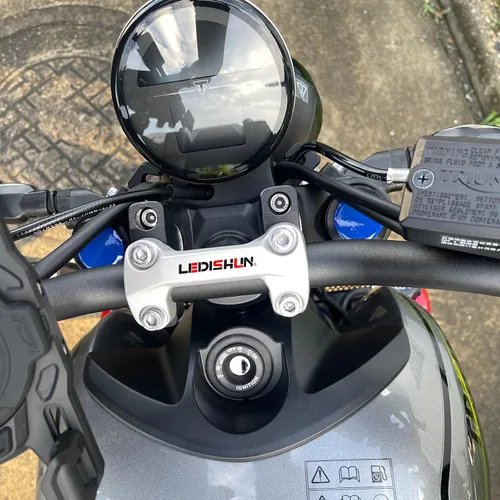 Vista 5 de Elevador de manillar de motocicleta compatible con Triumph Trident 660 (negro)