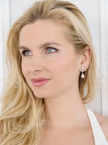 Vista 2 de Mariell Pendientes de boda vintage con circonita cúbica y perla de marfil para novias, chapado en platino genuino, Metal Gema Perla simulada