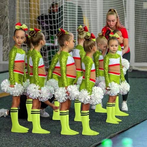 Vista 3 de Unittype 6 pares de calcetines de fútbol para niños pequeños, calcetines de fútbol a rayas juveniles, regalo de Navidad para niños y niñas de 4 a 14