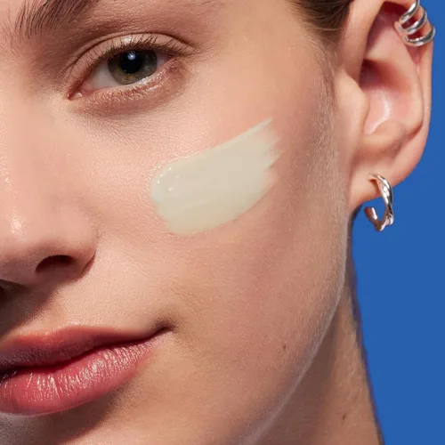 Vista 4 de Biotherm Aquasource Hyalu Plump Gel para pieles normales a grasas. Con ácido hialurónico regenerador y plancton biotecnológico regenerador para una