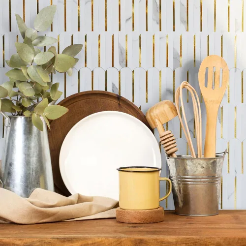 Vista 5 de DICOFUN - Azulejo adhesivo de loseta en muro de PVC para la cocina, aspecto de mármol blanco, 10 láminas, 9.4 pies cuadrados Escamas