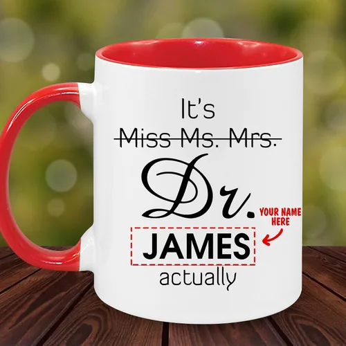 Vista 2 de Taza personalizada de realidad – Taza personalizada con nombre para graduación de doctorado, regalo de médico, divertida y perfecta para cumpleaños