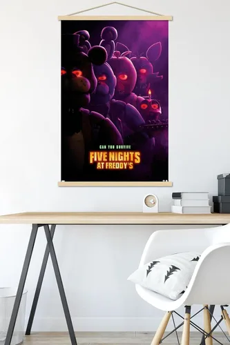 Vista 5 de Trends International Five Nights at Freddy's Movie - Póster de pared de una hoja, 22.37 x 34.00 pulgadas, paquete de impresión y colgador de madera