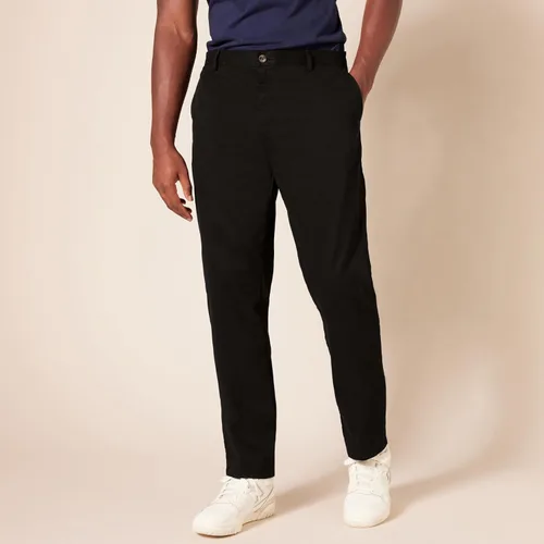 Vista 6 de Tienda Essentials Men's Slim-Fit Wrinkle-Resistant Flat-Front Chino Pant