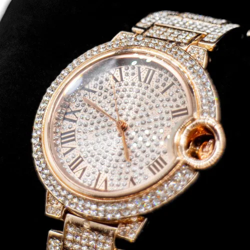 Vista 7 de Reloj de diamantes para mujer, esfera con números romanos y movimiento de cuarzo analógico de lujo