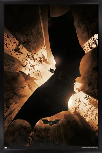 Vista 8 de DC Comics Batman Begins - Póster de pared de una hoja, 22.4 pulgadas de largo x 14.7 pulgadas de ancho, versión enmarcada de madera de granero