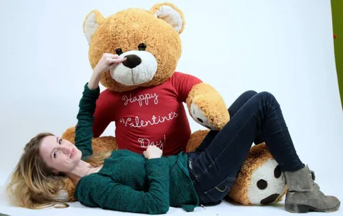 Vista 4 de Oso de peluche gigante de San Valentín de cinco pies de alto suave felpa lleva camiseta que dice feliz día de San Valentín