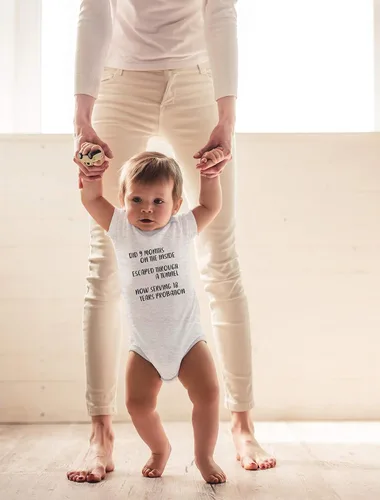 Vista 9 de CBTwear Did 9 Month, Escaped Through a Tunnel, Serving 18 Years Baby Body Unisex Comfy Humor