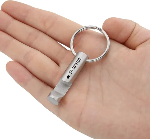 Vista 3 de PiercingJ Llavero personalizado personalizado con nombre grabado de acero inoxidable cilindro de cerveza abrebotellas llavero colgante accesorios
