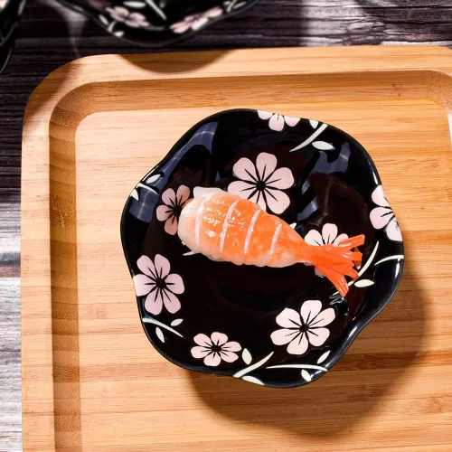 Vista 4 de Juego de 6 platos japoneses de salsa de soja Sakura negra para sushi, tazones de porcelana para salsa Negro HY