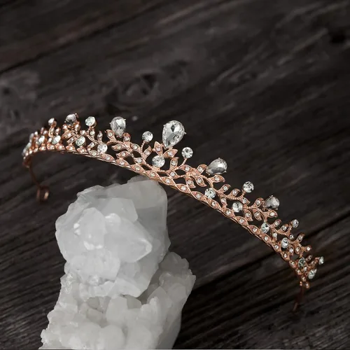 Vista 6 de SWEETV Tiara de boda de cristal para novias y niñas de flores, diadema de princesa para concurso, joyería de pelo de novia para mujeres y niñas, oro