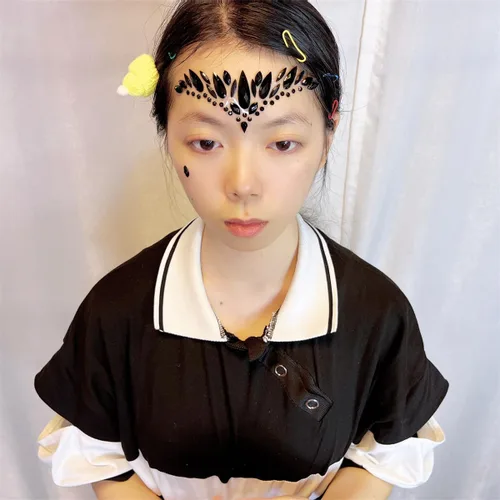 Vista 4 de Black Face Jewels se adhieren a los accesorios del festival, diamantes de imitación del tatuaje de la cara de Halloween para el maquillaje, joyas