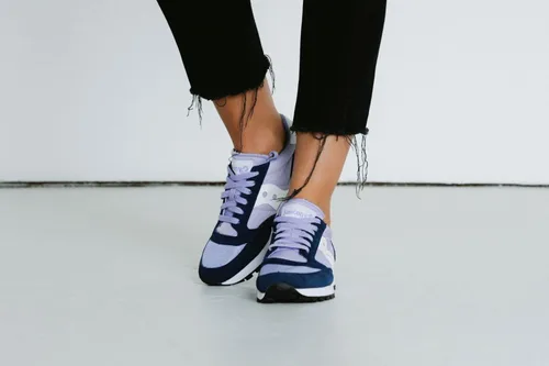 Vista 3 de Saucony 8 pares de calcetines invisibles acolchados para mujer.