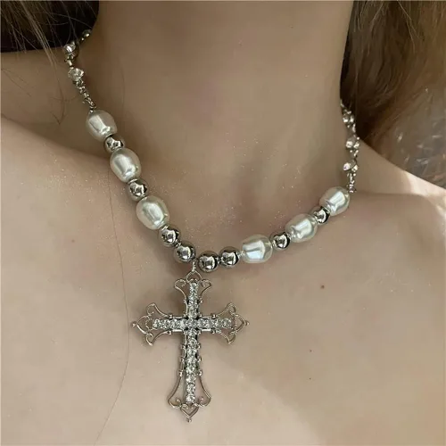 Vista 3 de Collar largo con colgante de cruz de diamantes de imitación celta vintage con cuentas de perlas de plata para mujer, Metal