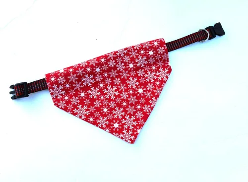 Vista 3 de Christmas Dog Bandana,Snowflakes, over the collar slip on bandana, washable dog bibs, neckerchief, scarf for cat, dog scarf holiday bandana winter