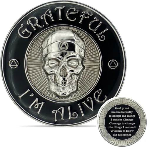 Vista 9 de The Token Shop - Moneda de sobriedad de Grateful I'm Alive, medallón de chip AA de calavera esculpida en 3D, alcohólicos anónimos de oración de Oro