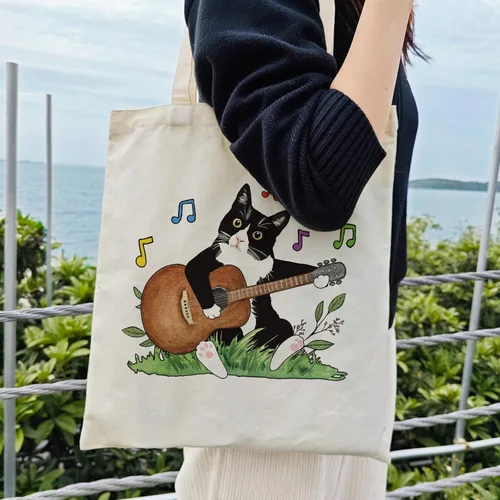 Vista 2 de Dlzdn Bolsa de lona con diseño de gato con música para mujeres, estética, divertida, bonita, esmoquin, gato, jugando a la guitarra, bolsa