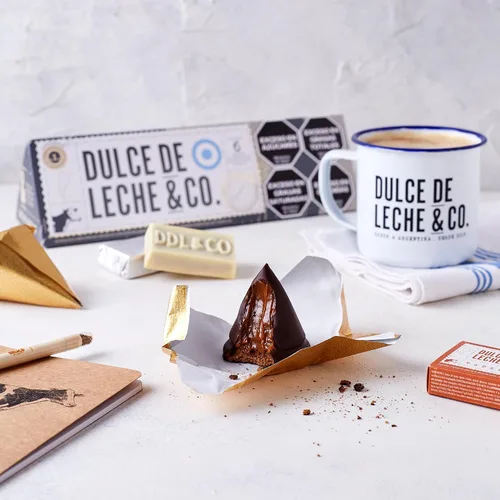 Vista 3 de Dulce de Leche & CO. Galletas Conitos Chocolate Oscuro y Dulce de Leche de Argentina, caja con 6