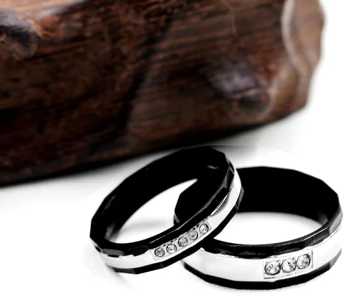 Vista 6 de Uloveido Anillos de compromiso de boda de acero inoxidable de titanio para parejas, grabados, amor real Y552