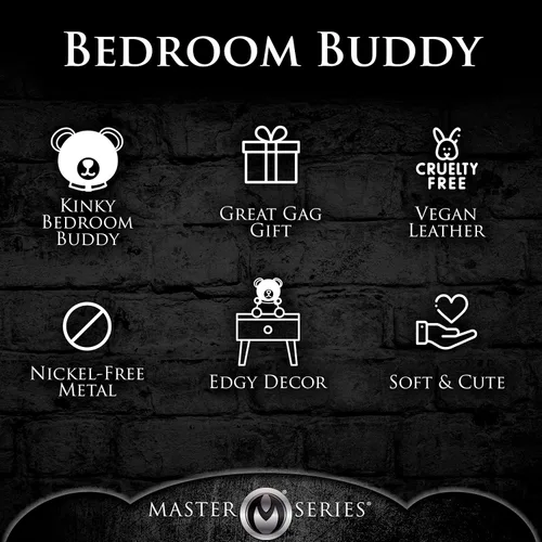 Vista 5 de MASTER SERIES Oso de Bondage con capucha para hombres, mujeres y parejas. Suave oso de peluche con temática BDSM M. Regalo lindo y sexy. 1 pieza