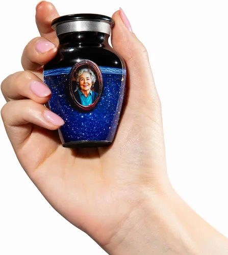 Vista 10 de Urna fotográfica de galaxia azul para cenizas humanas – Homenaje de cremación personalizado con retrato, nombre y fechas, recuerdo conmemorativo