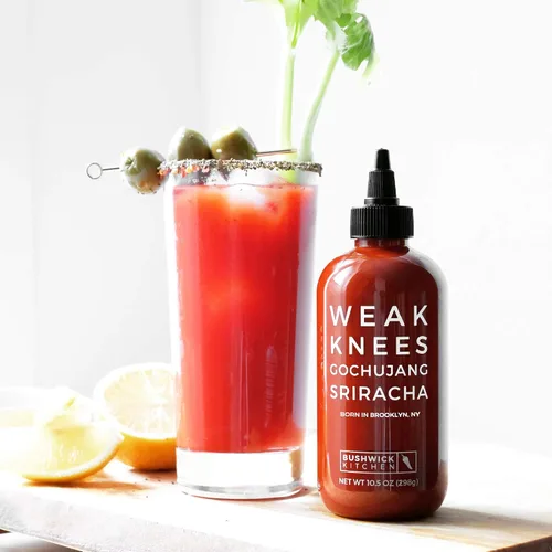Vista 4 de Weak Knees Gochujang Sriracha + Weak Knees Curry Sriracha Set