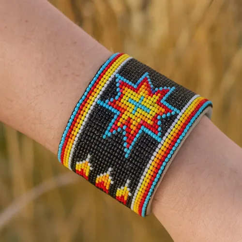Vista 3 de Pulsera dura con cuentas de semillas de estilo nativo del suroeste
