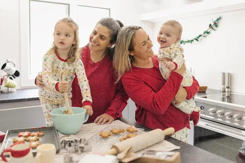 Vista 3 de Burt's Bees Baby Conjuntos de pijamas de Navidad familiares a juego, pijamas de algodón orgánico para niños, niños pequeños, mujeres y adultos