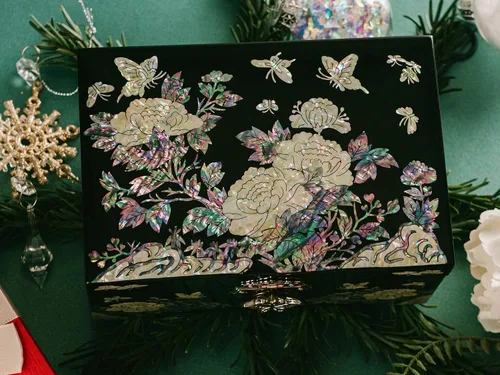 Vista 6 de February Mountain Caja organizadora de joyas de nácar con bandeja para anillos, regalos para mujeres, regalo único para mujeres que lo tienen todo