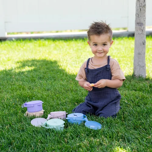 Vista 4 de Vasos de silicona antiderrames para niños pequeños – Recipientes portátiles para aperitivos para bebés con tapa a prueba de polvo – Vasos a prueba