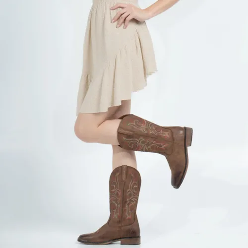 Vista 4 de J's.o.l.e Botas vaqueras de punta cuadrada para mujer, de media pantorrilla, con tacón grueso, bordado retro, botas occidentales
