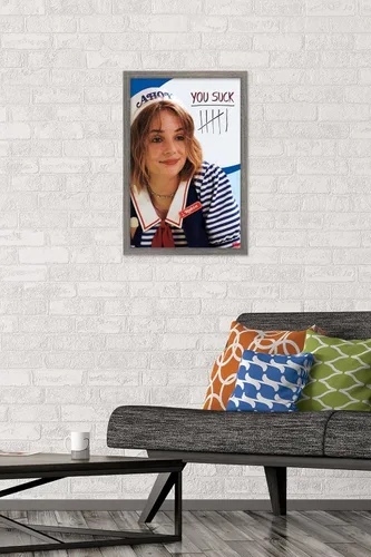 Vista 2 de Trends International Netflix Stranger Things 3 - Póster de pared, 14.725 x 22.375 pulgadas, versión enmarcada en madera de granero
