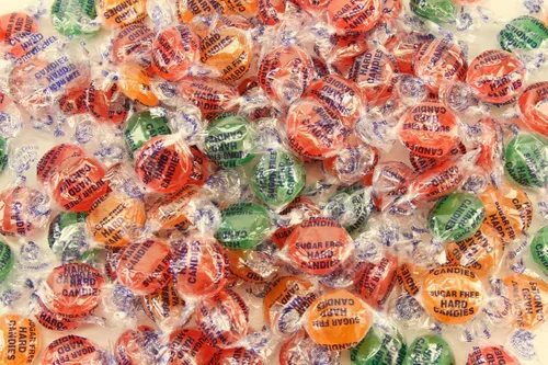 Vista 8 de Planet Sweets Caramelo duro con botones de canela sin azúcar, 1.5 libras, caramelos a granel envueltos individualmente