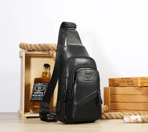 Vista 6 de BULLCAPTAIN Bolso bandolera de cuero para hombres con puerto de carga USB, bolsa de hombro, mochila cruzada para senderismo, mochila de viaje