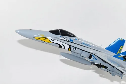 Vista 3 de VFA-82 Marauders USS Enterprise (2004) Modelo F/A-18C, Azul marino, escala 1/37 (18"), Caoba