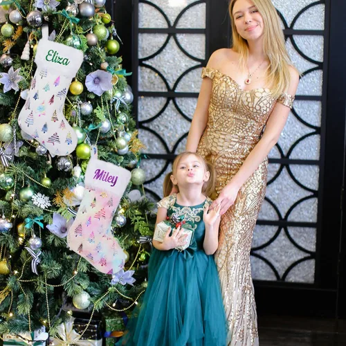 Vista 7 de Medias de Navidad personalizadas, 18 medias de Navidad grandes y coloridas para niños, medias grandes de piel sintética personalizadas, medias