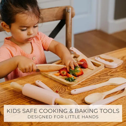 Vista 3 de Juego de cocina y horneado de madera para niños - Herramientas de cocina seguras y reales que brindan a los niños pequeños una experiencia de cocina