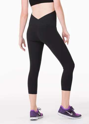Vista 3 de Ingrid & Isabel Maternity Workout Capri Active Leggings for Your Pregnancy
