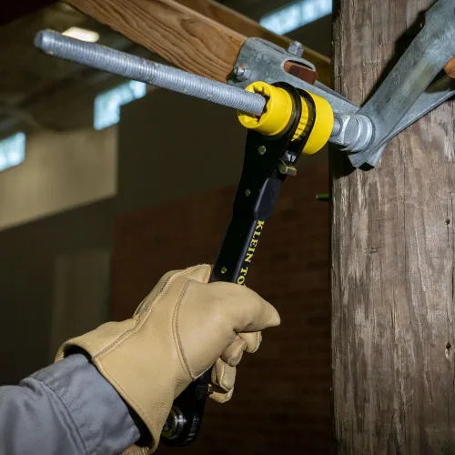Vista 6 de KLEIN TOOLS KT155HD Llave de trinquete 6 en 1 de Lineman's de alta resistencia con diseño de perno y enchufe amarillo brillante