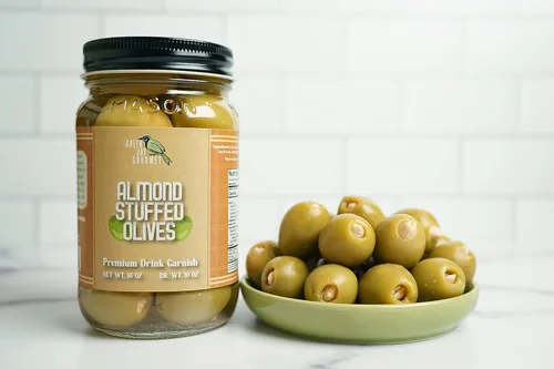 Vista 3 de Green Jay Gourmet Aceitunas Rellenas de Almendra – Aceitunas Verdes Rellenas de Almendra para Decoración de Cócteles y Tabla de Quesos – Aceitunas